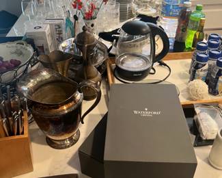 THIS KITCHEN HAS SOME VERY GOOD QUALITY ITEMS FROM OXO, CUISINART, KEURIG AND OTHERS... 