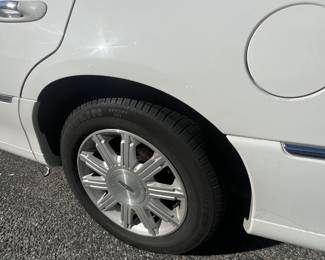 THIS CAR IS A "SIGNATURE LIMITED." IT HAS ALL THE BELLS AND WHISTLES!