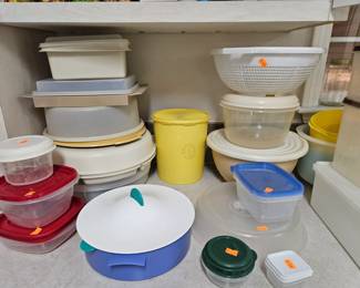 We got vintage Tupperware!