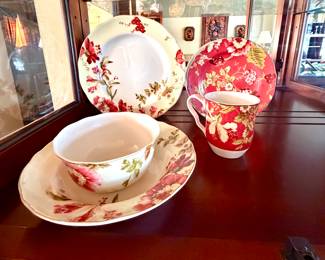 SERVICE  FOR 8.      -  222 Fifth Summer Botanical Lutece Fieur Rough Dinner Set