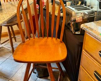 4 Swival Kitchen Stools