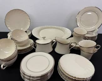 Lenox Solitaire And Weatherly Fine Chine Pieces