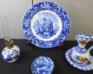 Wedgwood Ferrara Vestal Alcobaca Portugal And Blue Willow Oil Lamp