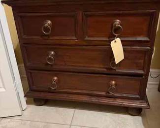 Bed side chest with 4 drawers 