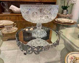 Plateau and Crystal Comport