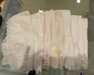 Set 9 napkins with crocheted trim