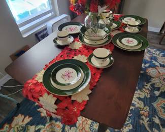 Sm. table/Vintage china