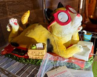 Solar-powered whimsical cat garden statue (NWT)