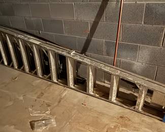 Aluminum step ladder