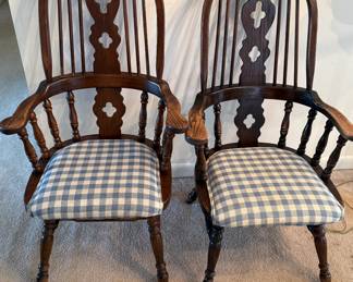 Antique English elm bow back Windsor armchairs (2 of 4)