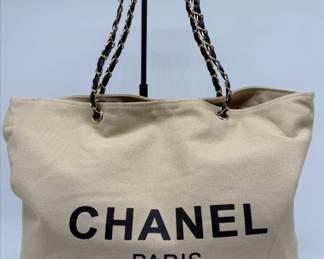 This is a separate sale.  Brought to you by Kandyslux for info text 615-542-3068.  