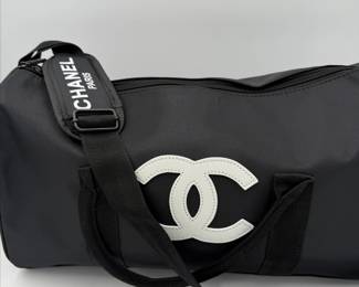 This is a separate sale.  Brought to you by Kandyslux for info text 615-542-3068.  