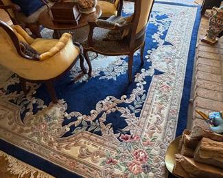 Floral rug measures 8FT X 11FT