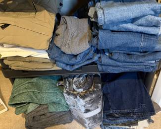 Jeans size 32 x30, 33 x 30
Shirts large & extra large