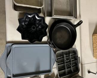 Lodge, Nordic Ware, Magic Line