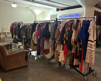 Huge selection vintage clothing (all sizes and genders)
