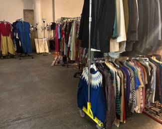 Huge selection vintage clothing (all sizes and genders)