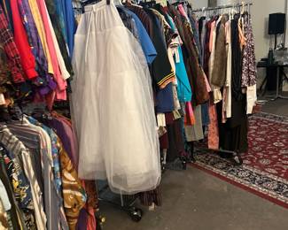 Huge selection vintage clothing (all sizes and genders)