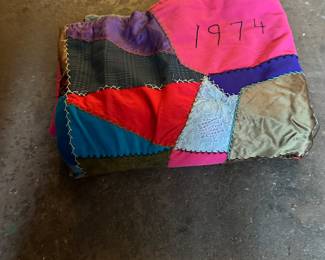 vintage quilts and blankets