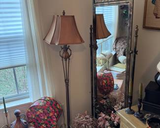 Freestanding mirror metal 