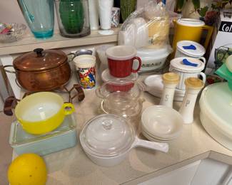 Vintage kitchen wares 