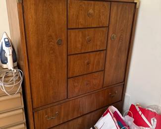 22Dec 15 2025 08 12pmcwaW