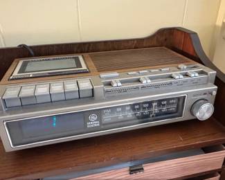 General Electric Series AM or FM Clock Radio with Cassette Player
