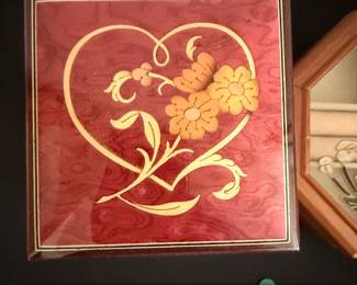 Giglio ASLA Sorrento Inlaid Wood Heart Music Box