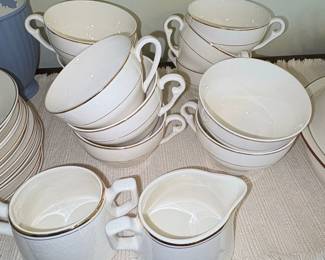 PopeGosser China Set  Blue Bell Pattern fourth image