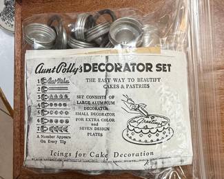 Aunt Pollys Decorator Set