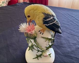 Franklin Mint The American Goldfinch Bell by Peter Barrett second image