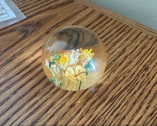 Vintage Daisyglas Co. Lucite Resin Paperweight with Dried Flowers