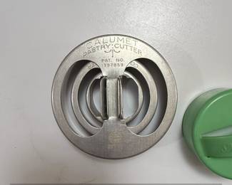 Calumet Pastry Cutter and Fluted Round Cutter with Biscuit Insert second image