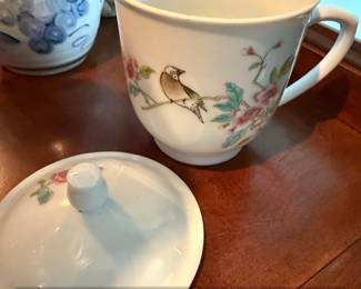Chinese Porcelain Gaiwan with Bird and Floral Motif second image