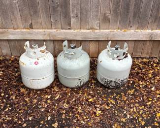 3 propane tanks