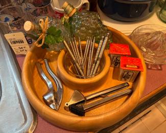 NFL Lions Glasses , Wood Serving Tray, Juicer, Garlic Press 