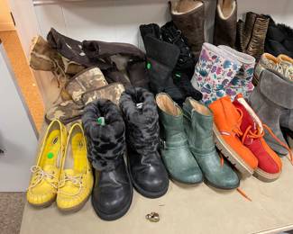 Ugg boots many pairs