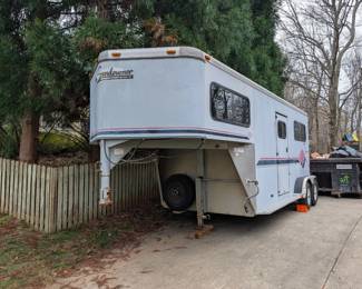 Sundowner Horse Trailer