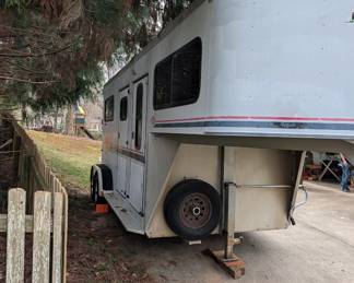 Sundowner Horse Trailer