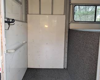 Sundowner Horse Trailer