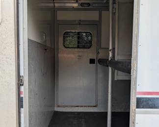 Sundowner Horse Trailer