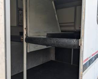 Sundowner Horse Trailer