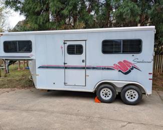 Sundowner Horse Trailer