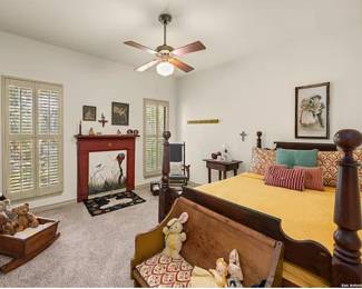 Bedroom with four post bed