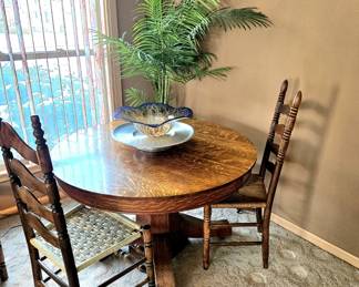 Tiger Oak Pedestal Dining Table w/Ladder Back Chairs