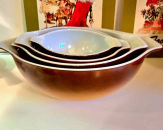 Pyrex Nesting Mixing Bowls