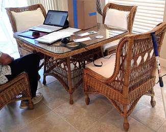 Lexington wicker dining table (42" x42") with 4 chairs