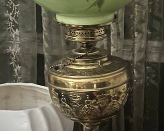 Vintage Victorian-style electric brass parlor, banquet,  or "Gone With the Wind" lamp