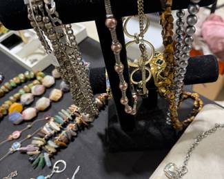 100s of Costume Jewelry Pieces