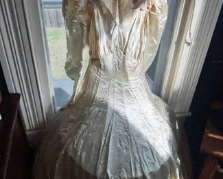 WONDERFUL VINTAGE WEDING DRESS